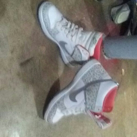 Nike high tops - Picture 1 of 3